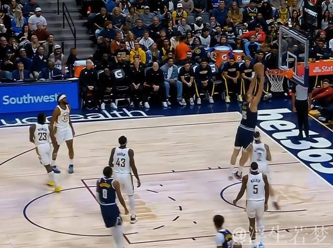 约基奇妙传助攻 布劳恩空中拉杆完成暴扣